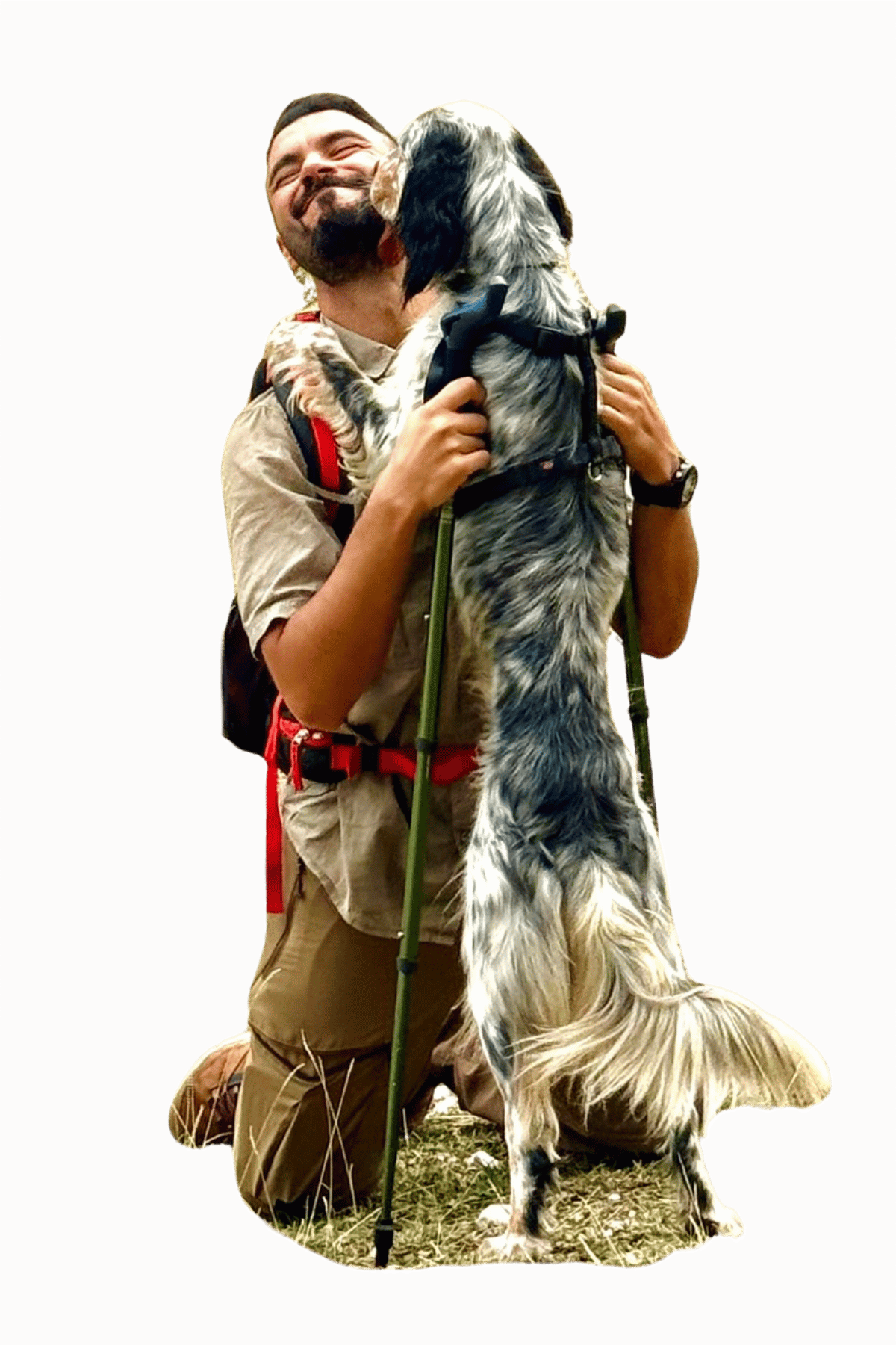 Vincenzo abbraccia il suo cane in montagna